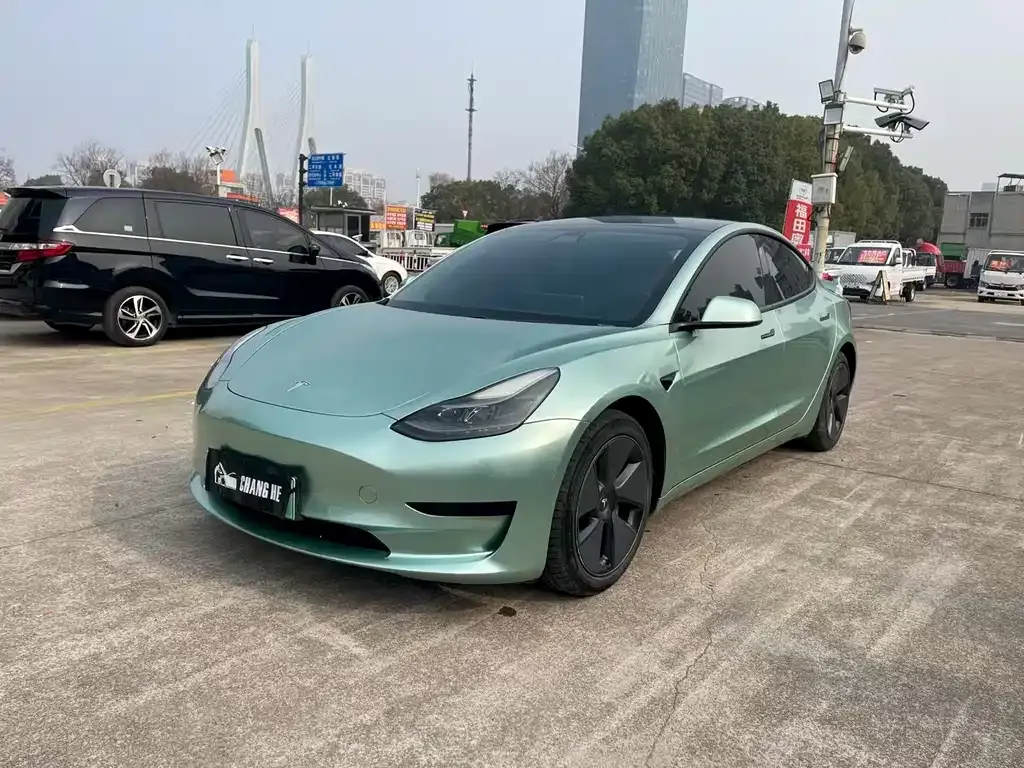 Tesla Model 3 — фото 1