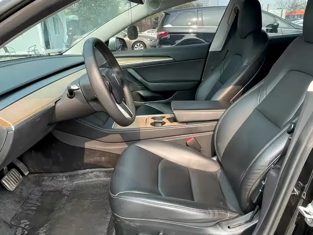 Tesla Model 3 — фото 2