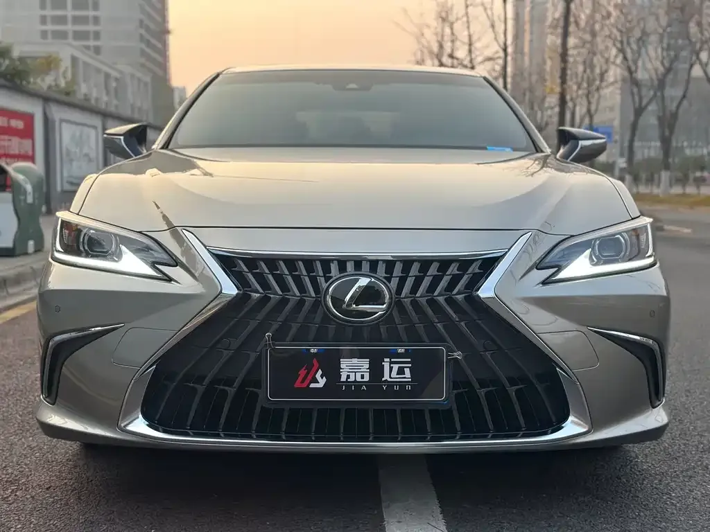 Lexus ES — фото 10