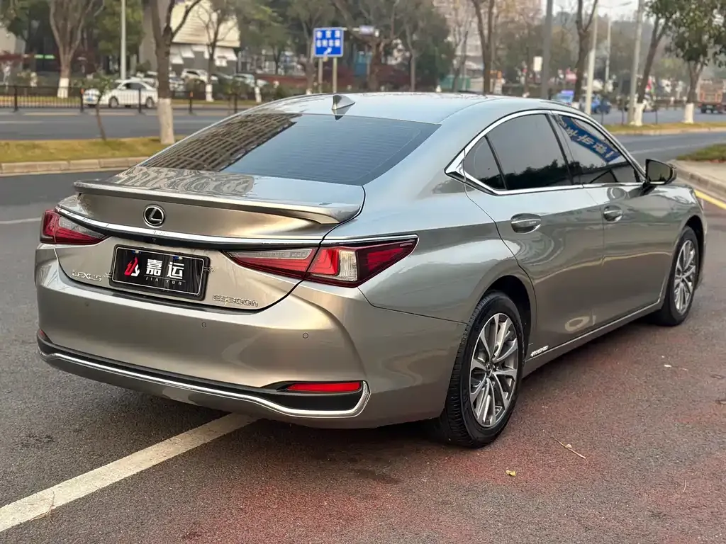 Lexus ES — фото 6
