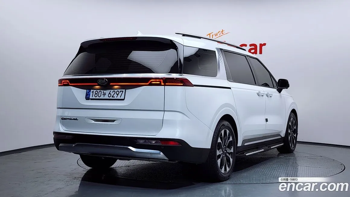 Kia Carnival — фото 10
