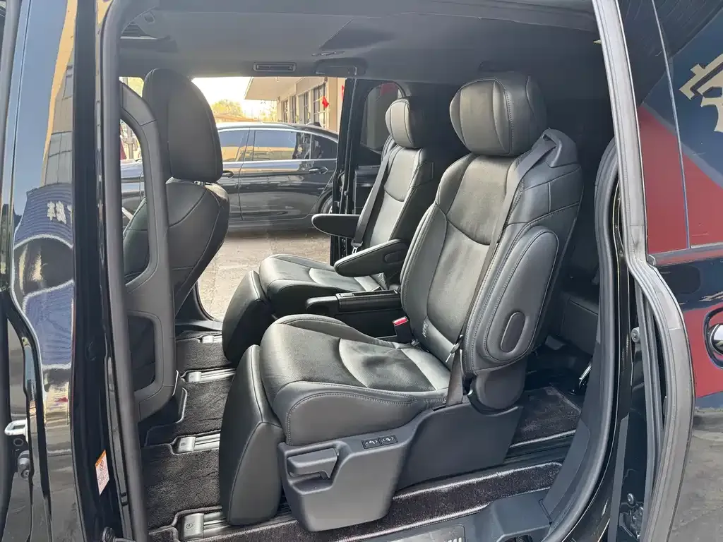 Toyota Sienna 2023 из CN, фото 5