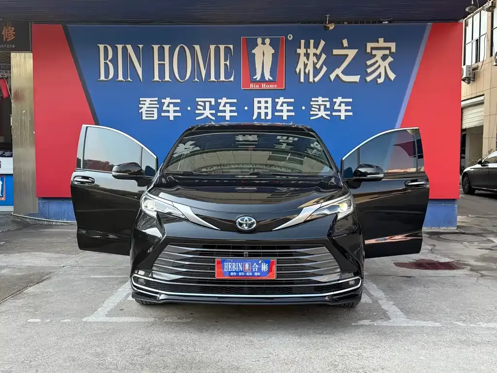 Toyota Sienna 2023 из CN, фото 2
