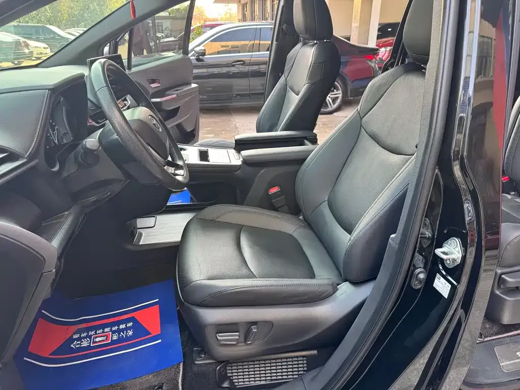 Toyota Sienna 2023 из CN, фото 6