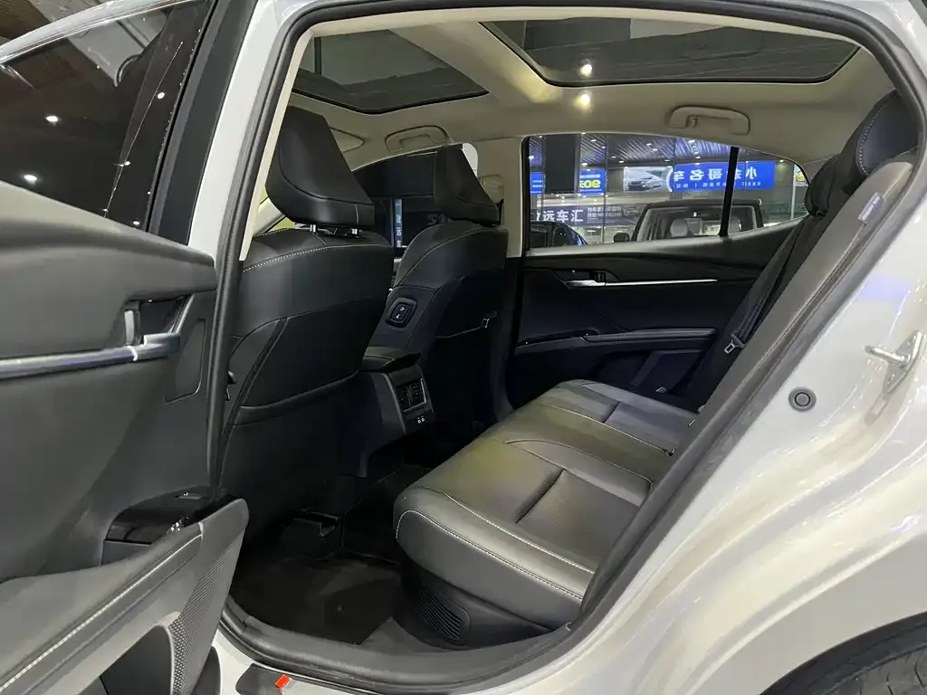 Toyota Camry 2024 из CN, фото 9