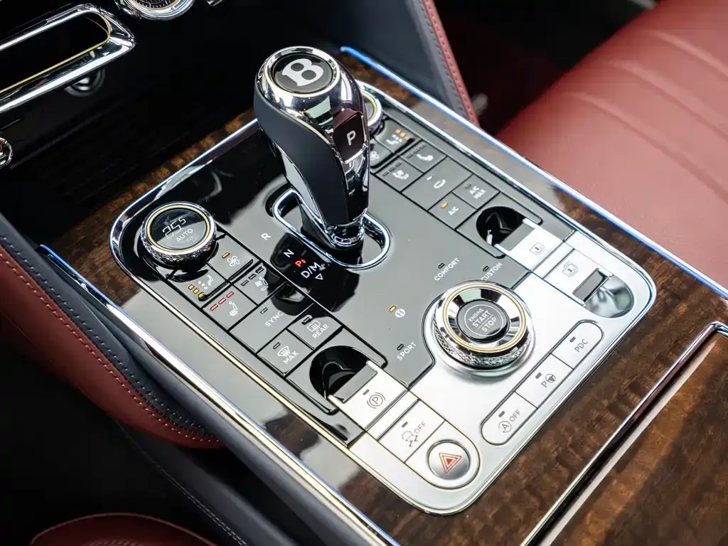 Bentley Flying Spur — фото 10