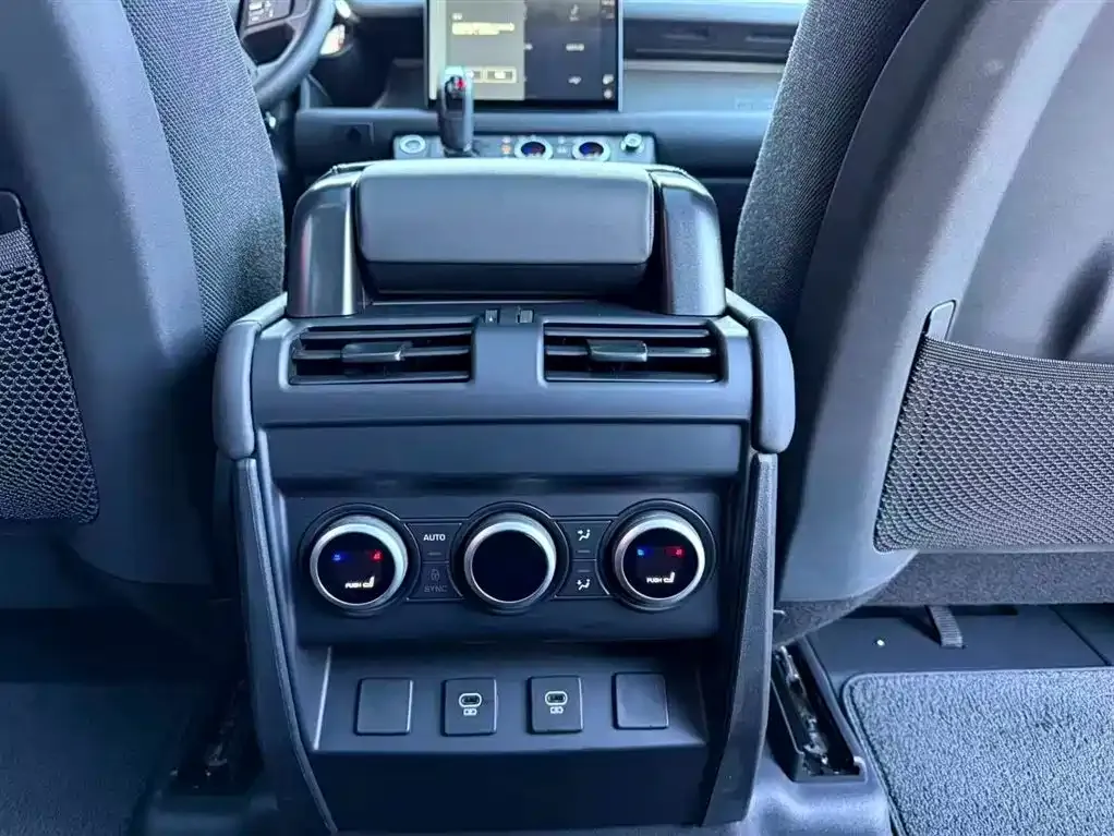 Land Rover Defender 2024 из CN, фото 3