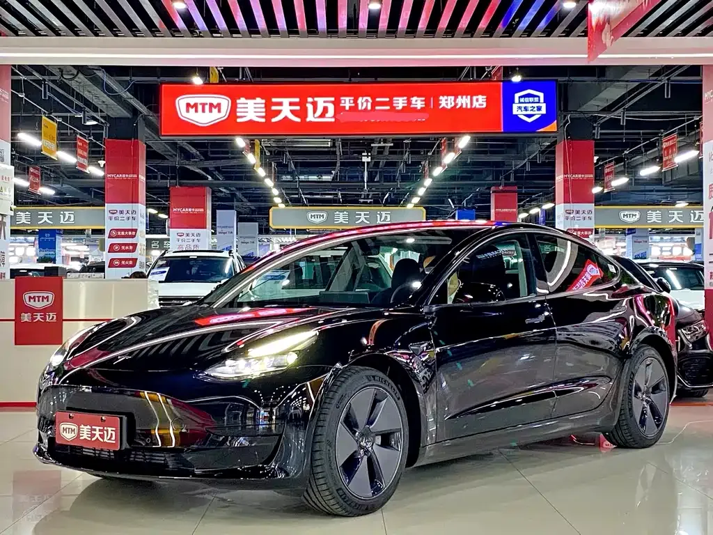 Tesla Model 3 — фото 1