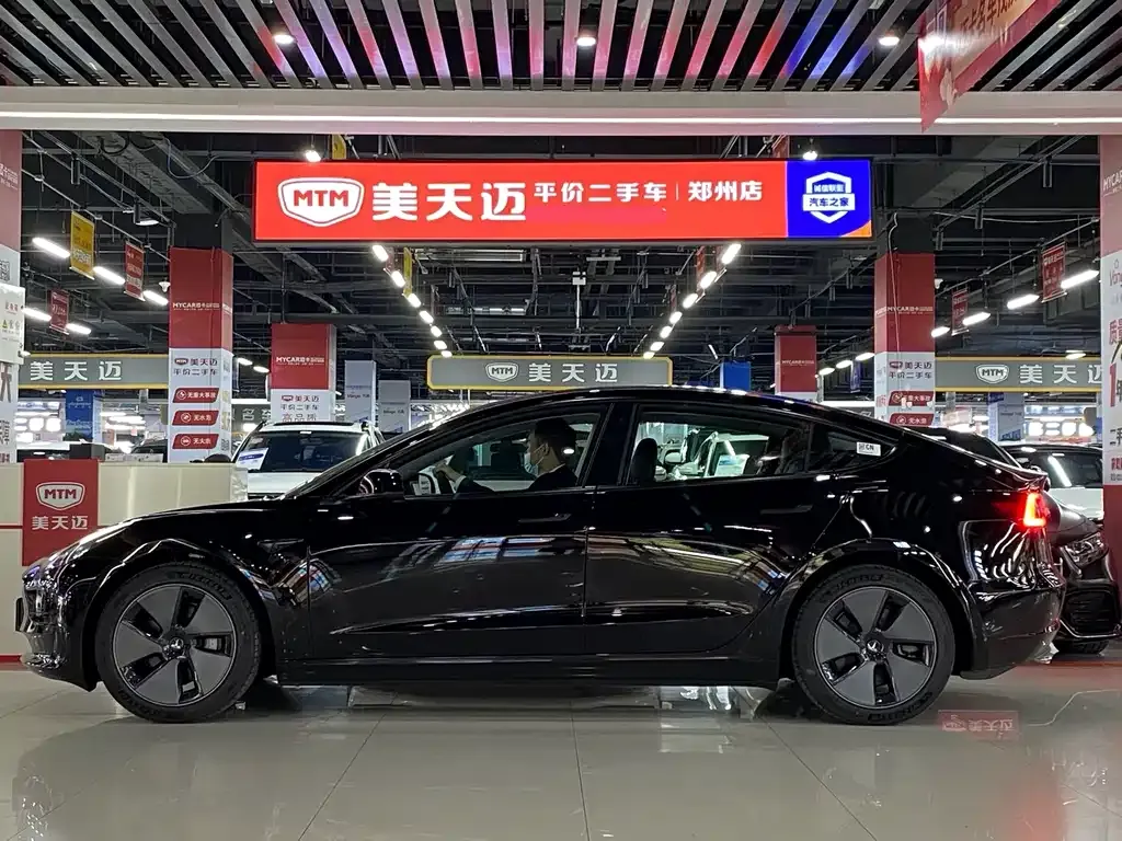 Tesla Model 3 — фото 10