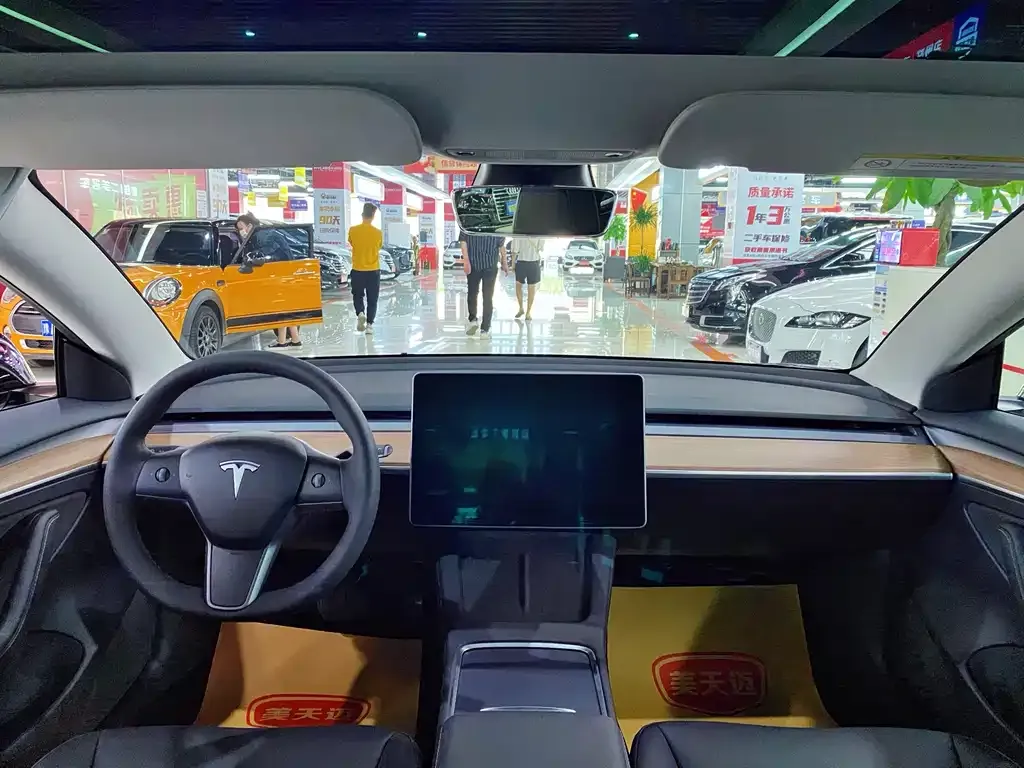 Tesla Model 3 — фото 9