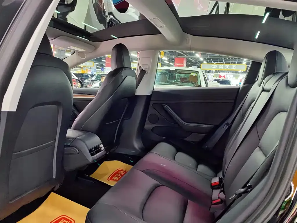 Tesla Model 3 — фото 4