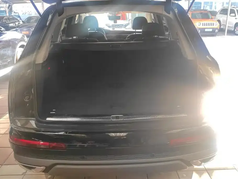 Audi Q7 2021 из CN, фото 4