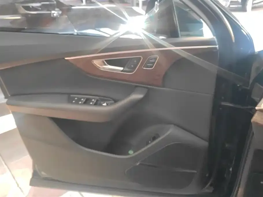 Audi Q7 2021 из CN, фото 7