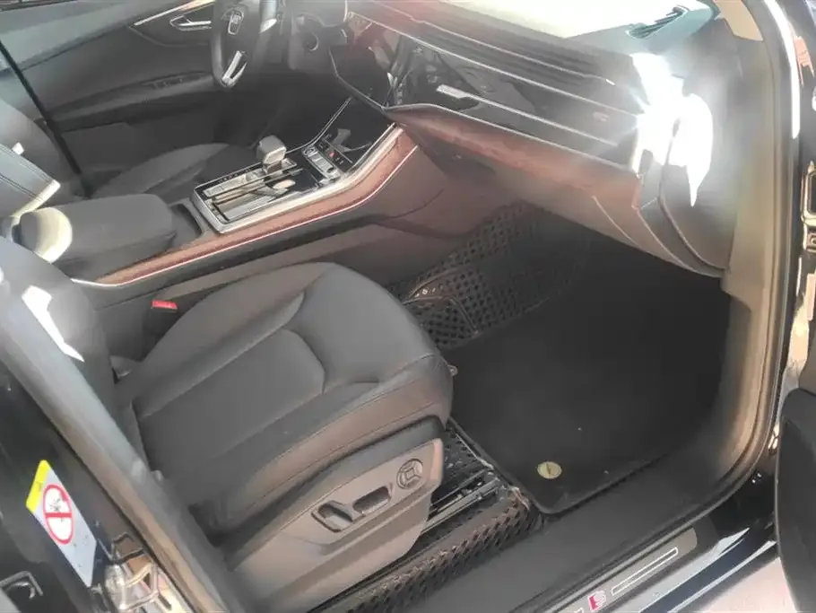Audi Q7 2021 из CN, фото 8