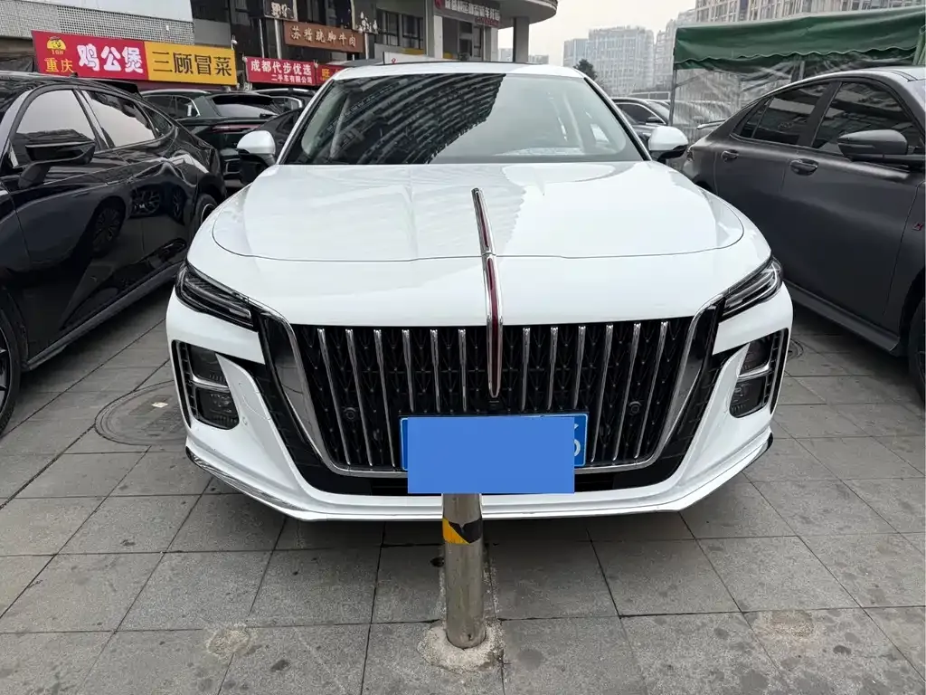 Hongqi H5 — фото 1