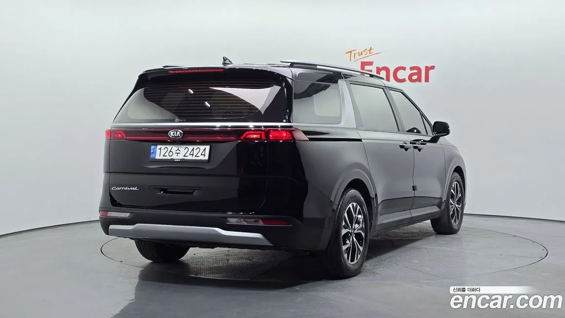 Kia Carnival — фото 10