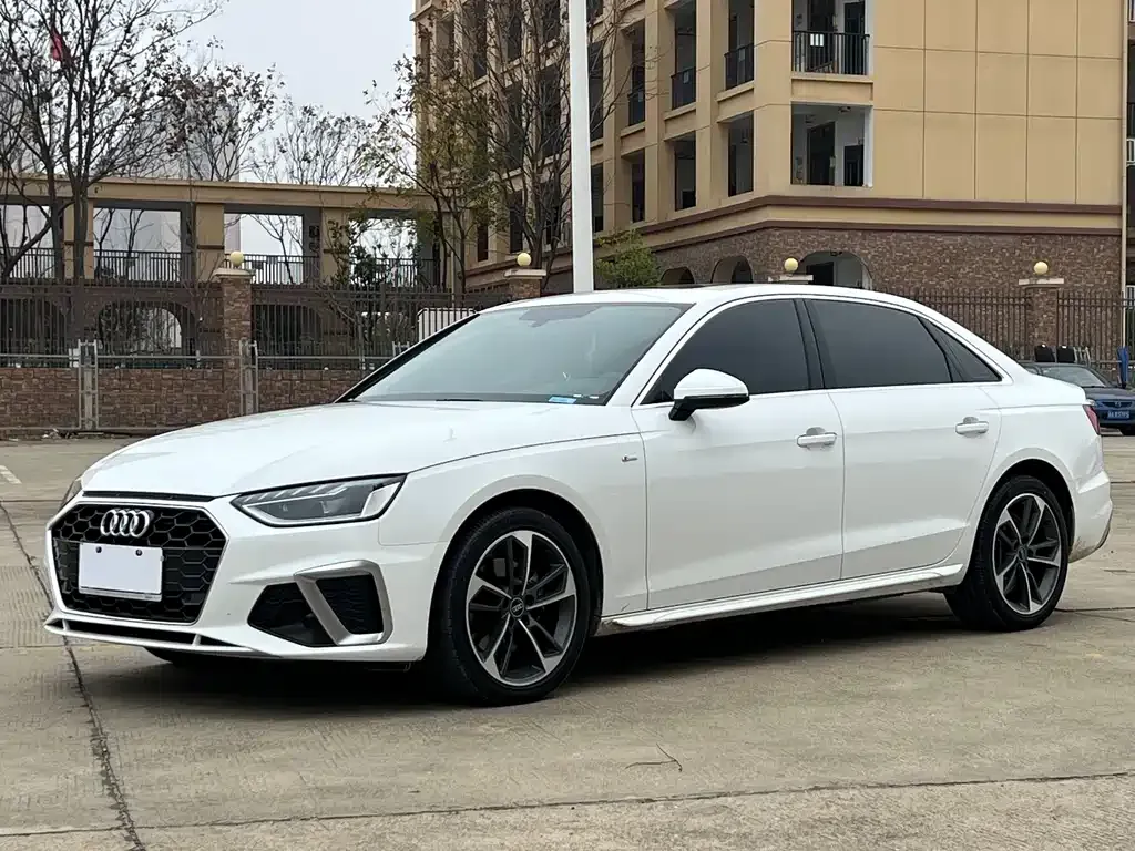 Audi A4L 2023 из CN, фото 1