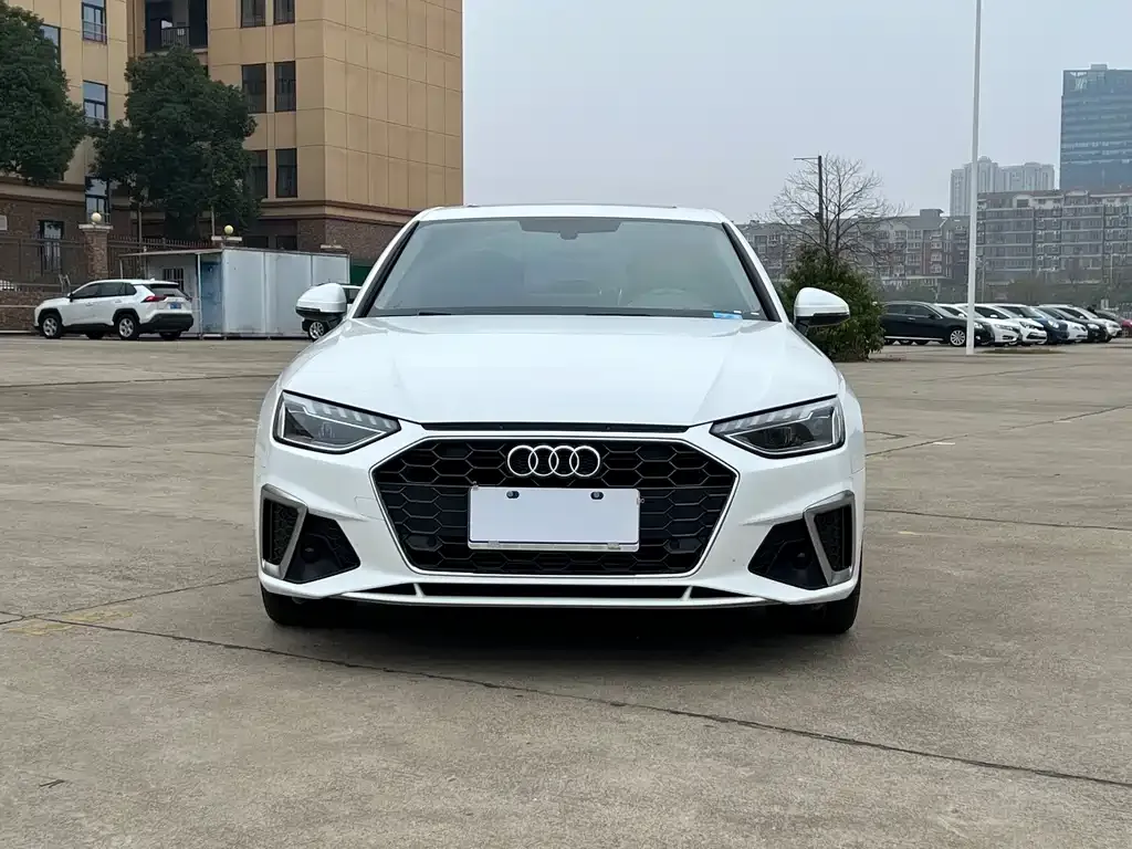 Audi A4L 2023 из CN, фото 2