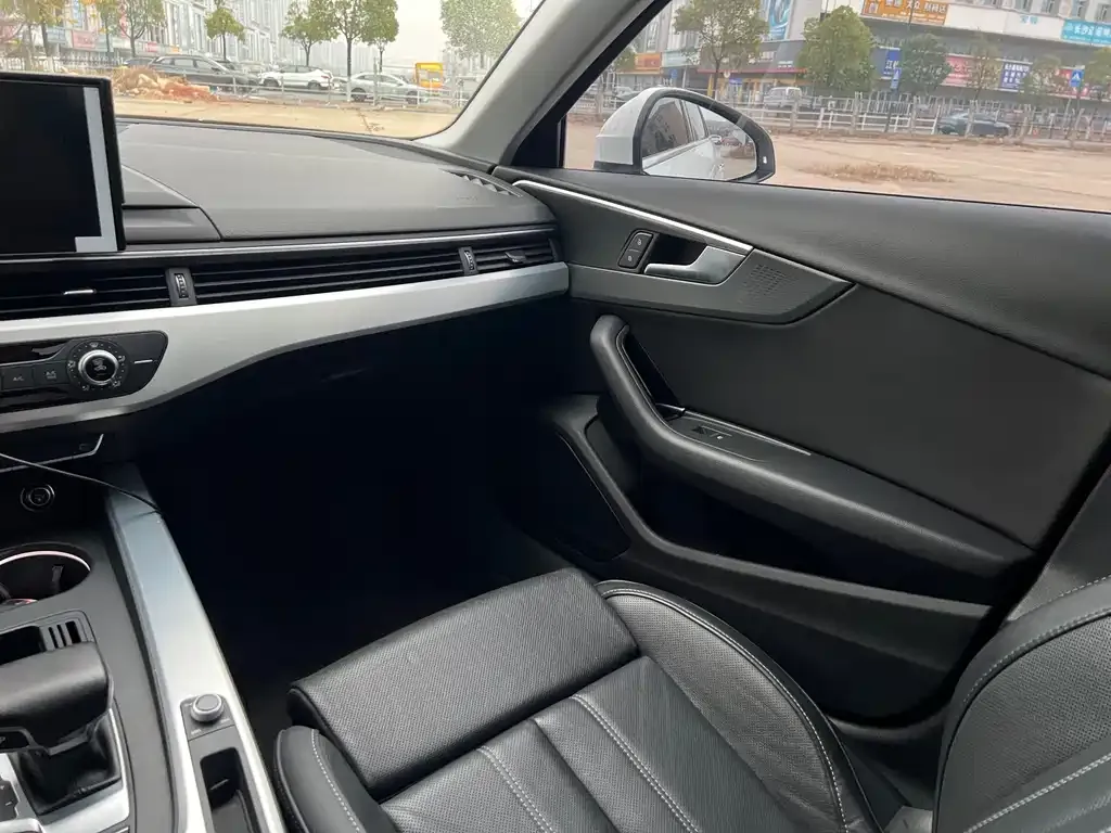 Audi A4L 2023 из CN, фото 10