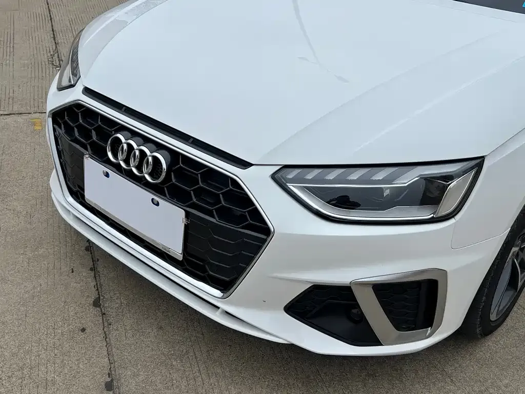 Audi A4L 2023 из CN, фото 3