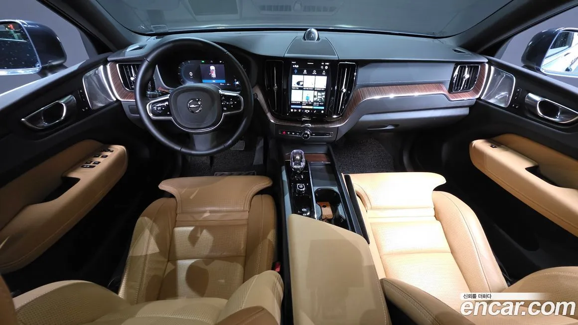Volvo XC60 — фото 10
