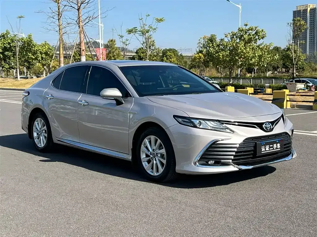 Toyota Camry — фото 9