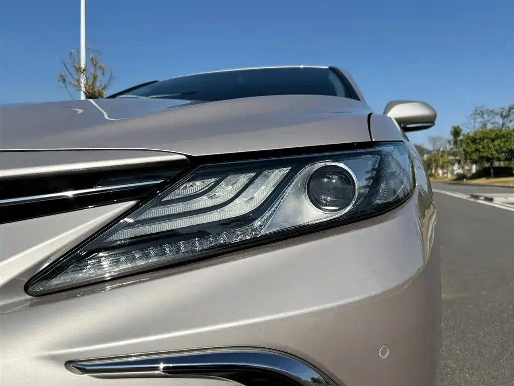 Toyota Camry — фото 3