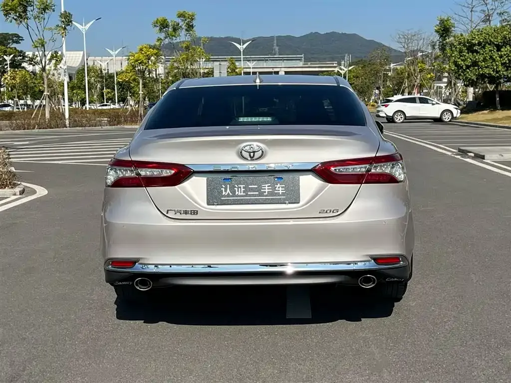 Toyota Camry — фото 6
