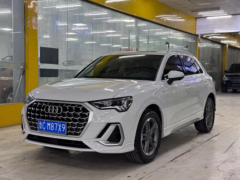 Audi Q3 — фото 1