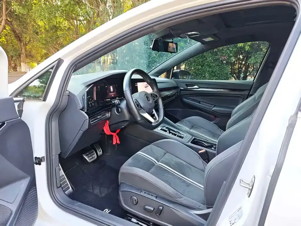 Volkswagen Golf 2023 из CN, фото 3