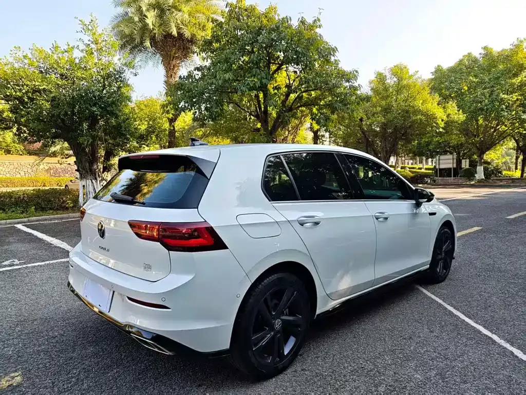 Volkswagen Golf 2023 из CN, фото 10