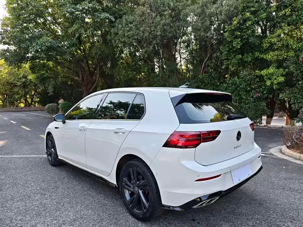 Volkswagen Golf 2023 из CN, фото 9