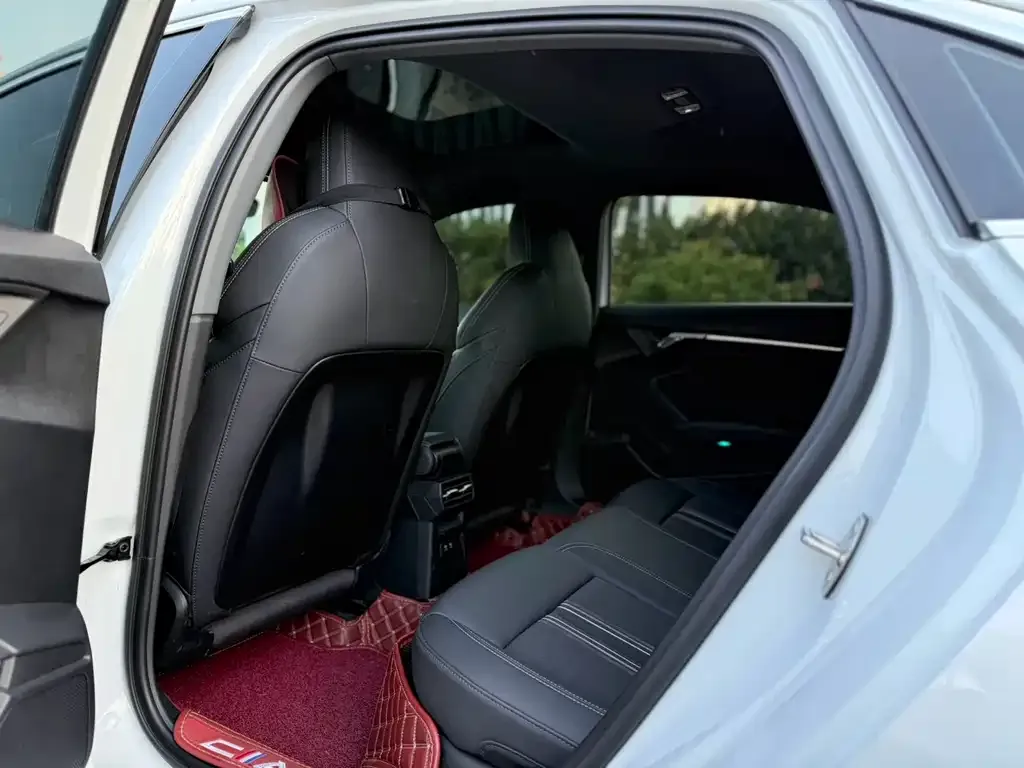 Audi A3 2023 из CN, фото 6