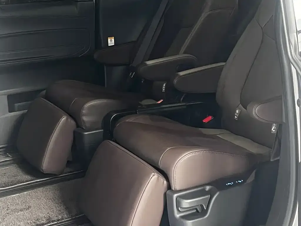 Toyota Sienna — фото 3