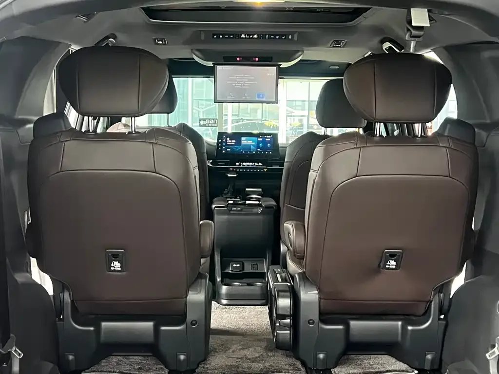 Toyota Sienna — фото 2