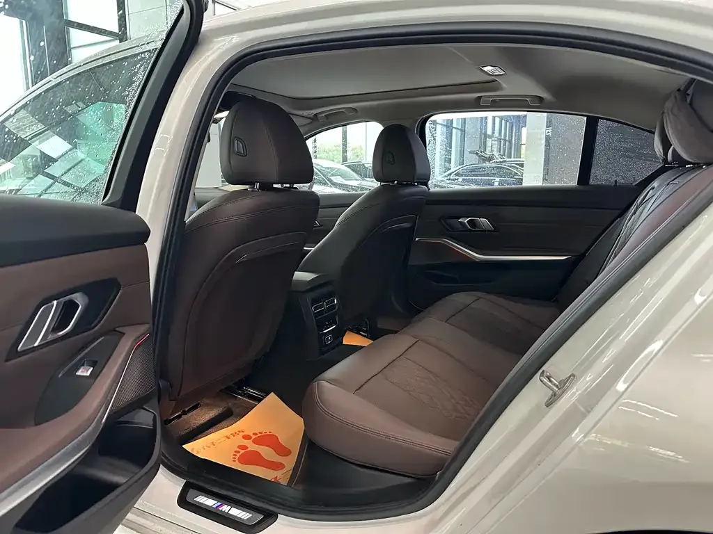 BMW 3 Series 2023 из CN, фото 8