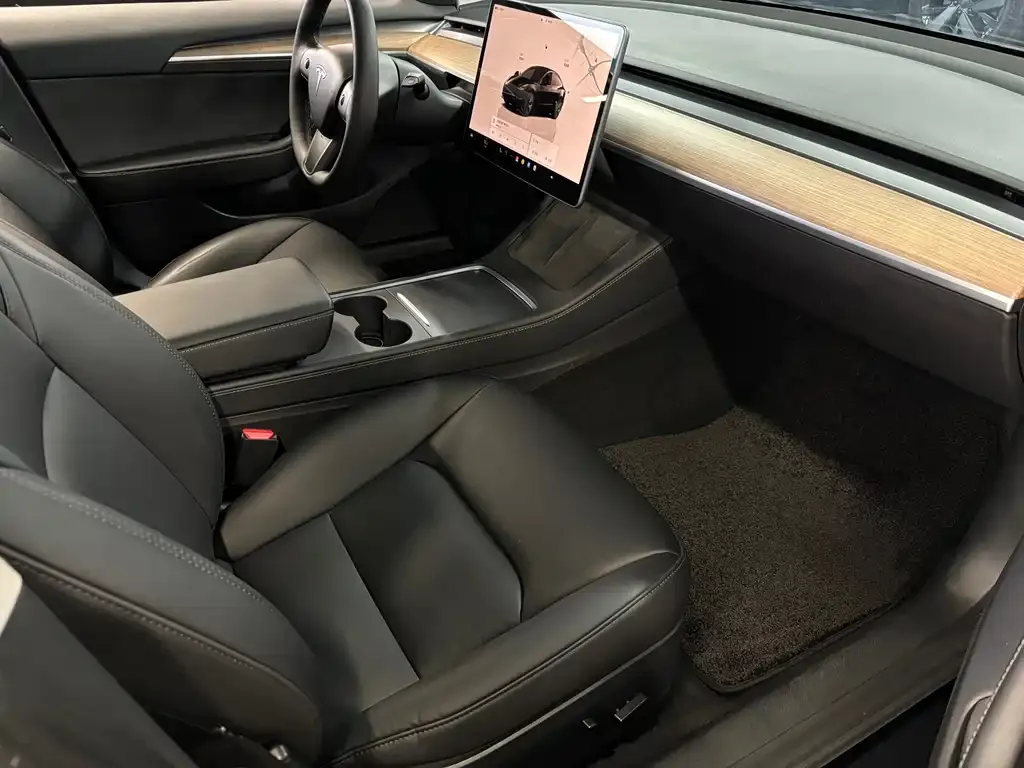 Tesla Model 3 — фото 7