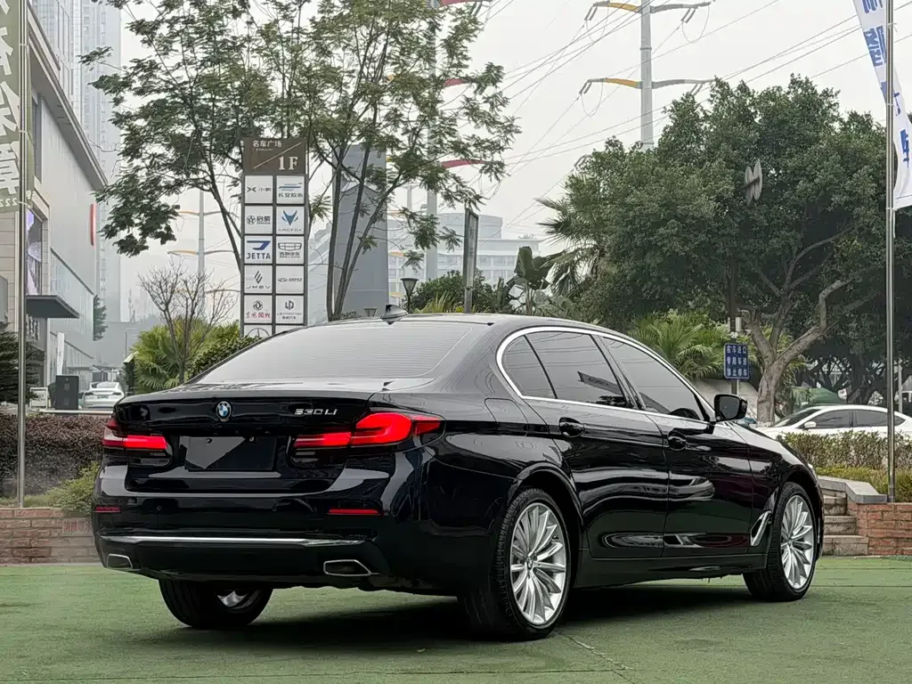 BMW 5 Series — фото 10