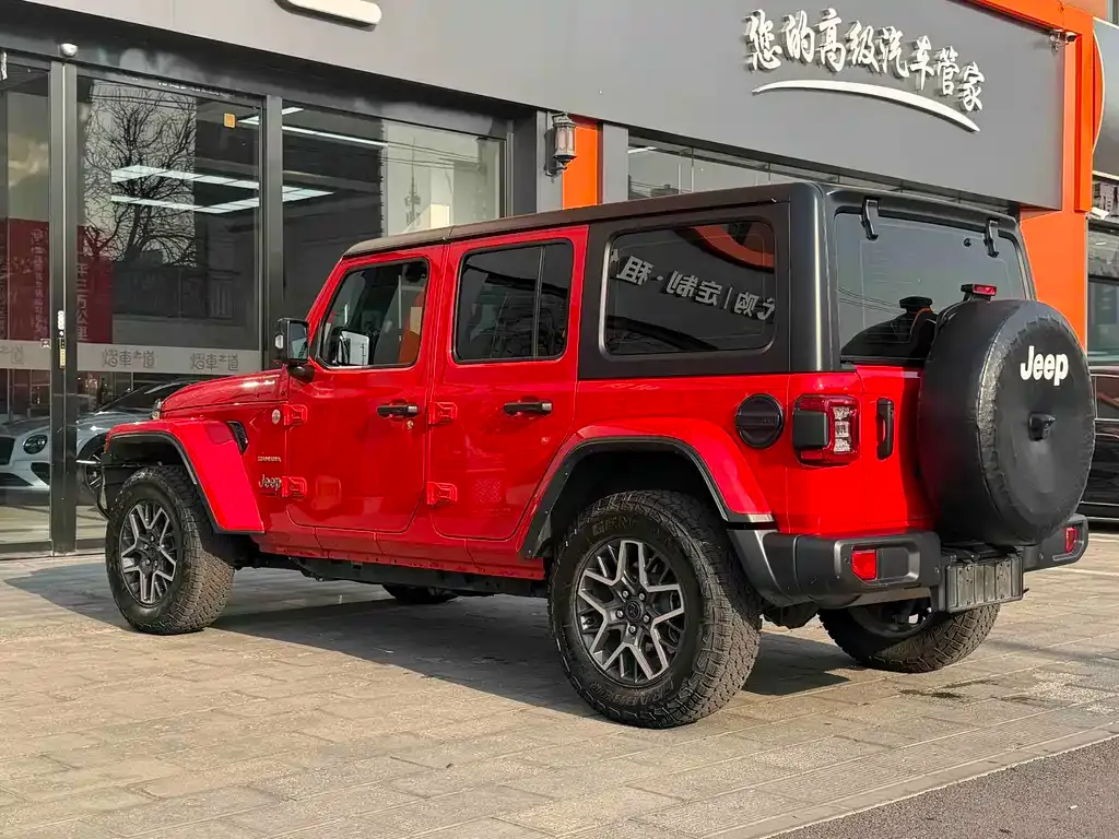 Jeep Wrangler 2024 из CN, фото 10