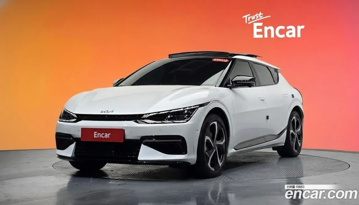 Kia EV6 — фото 1