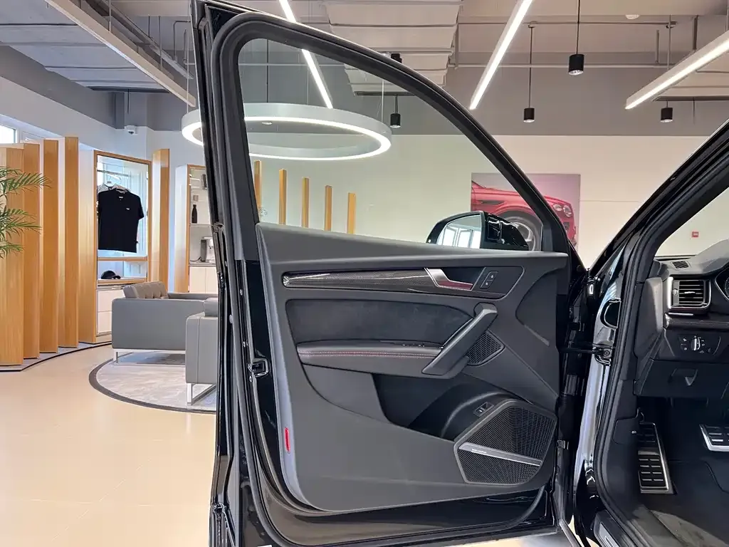 Audi SQ5 Sportback 2024 из CN, фото 8