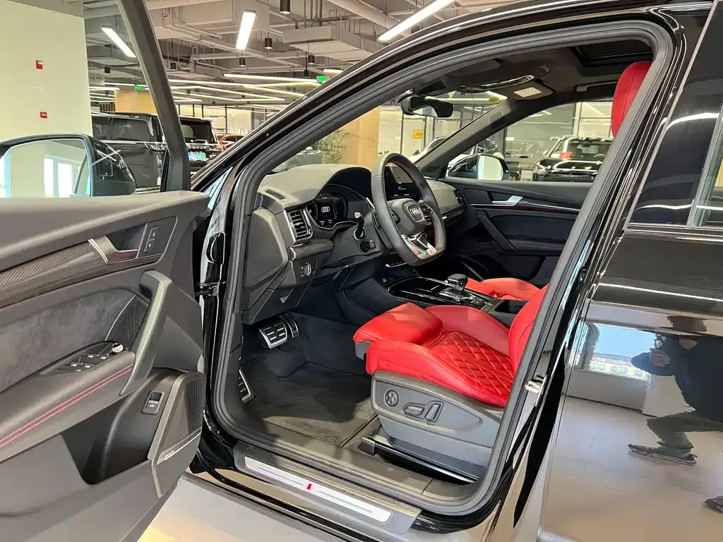 Audi SQ5 Sportback 2024 из CN, фото 10