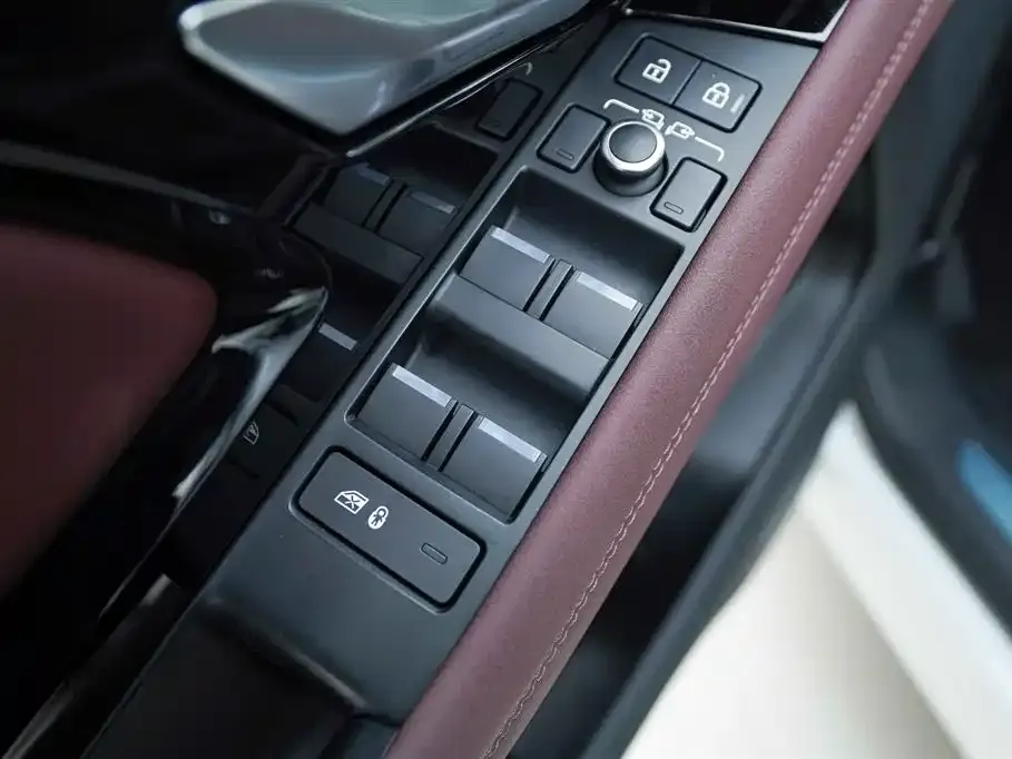 Land Rover Evoque PHEV 2023 из CN, фото 10