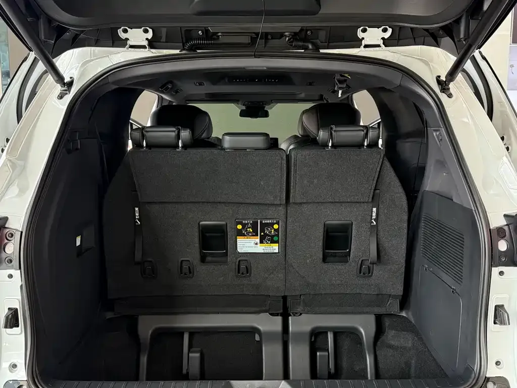Toyota Sienna — фото 4