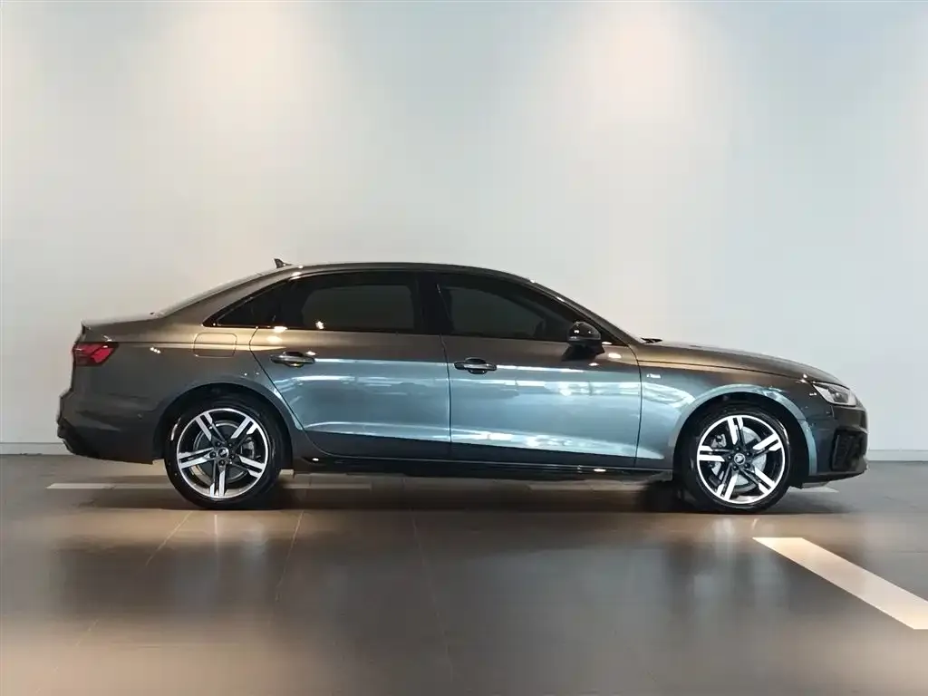 Audi A4L 2022 из CN, фото 3