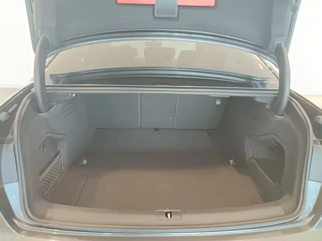 Audi A4L 2022 из CN, фото 8
