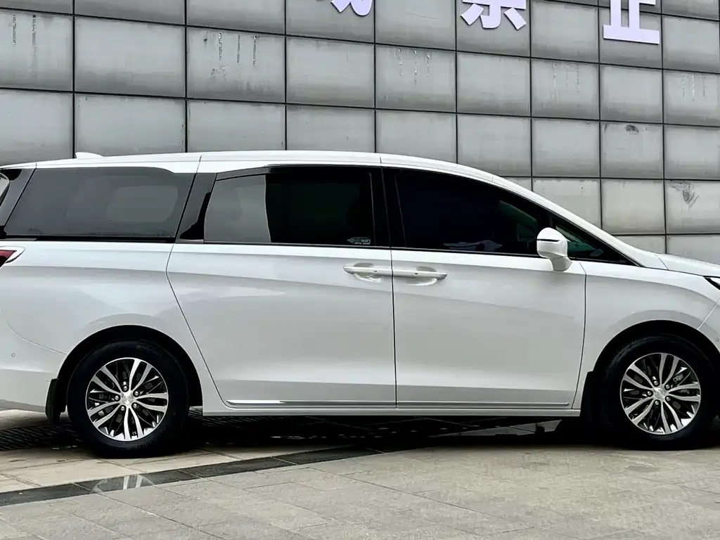 Buick GL8 2024 из CN, фото 10