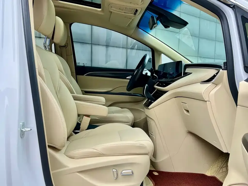 Buick GL8 2024 из CN, фото 3