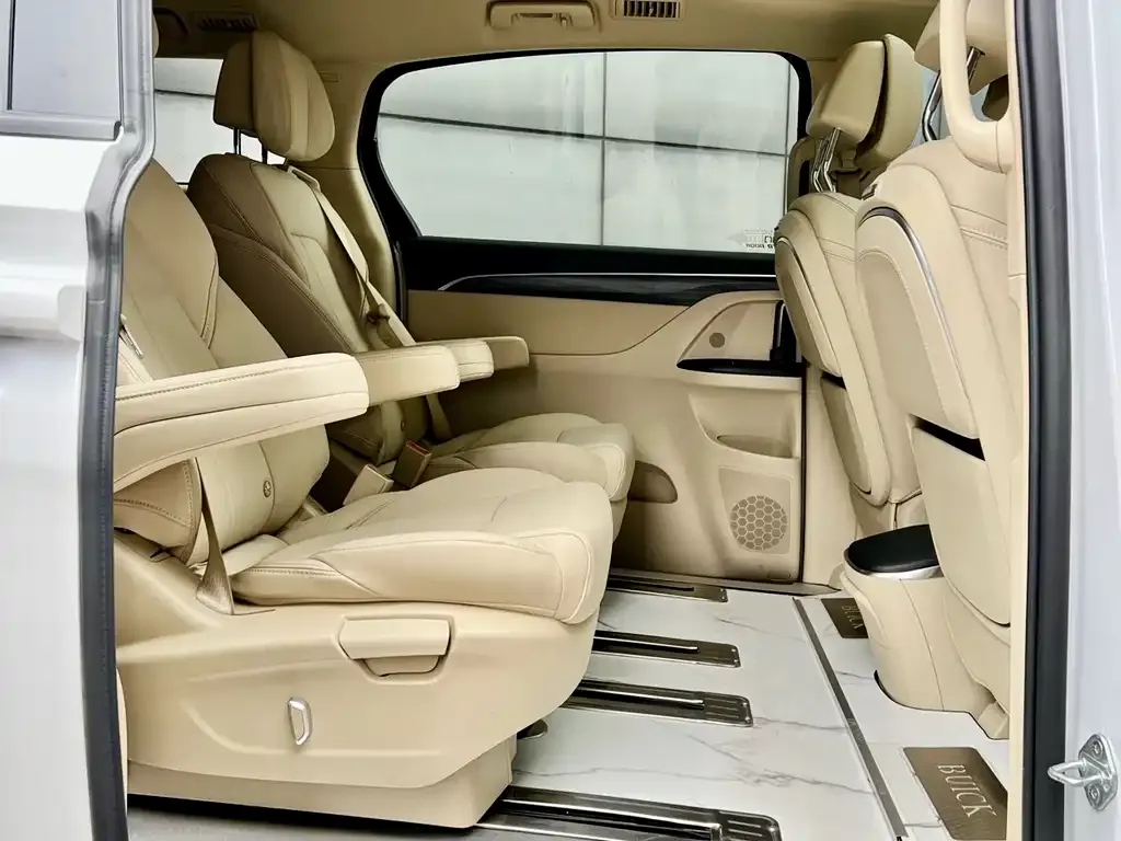 Buick GL8 2024 из CN, фото 2