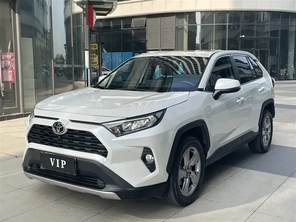 Toyota RAV4 — фото 1